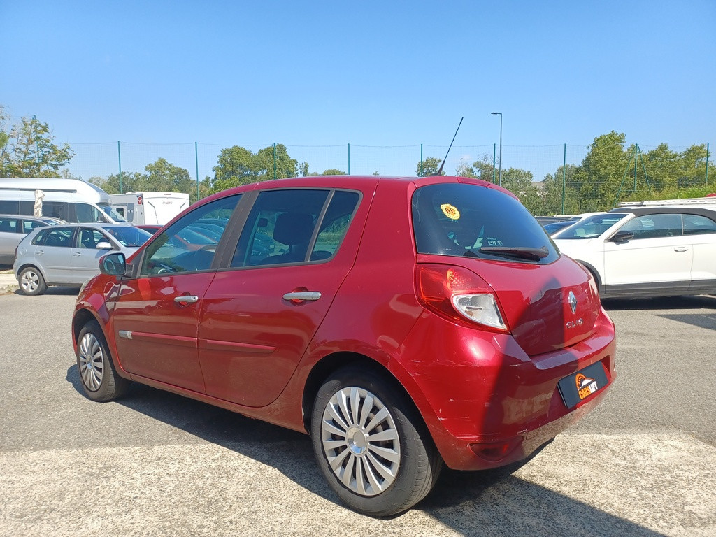 Renault Clio - III PHASE 2 1.5 DCi DYNAMIQUE TOMTOM - 5 PORTES HISTORIQUE COMPLET